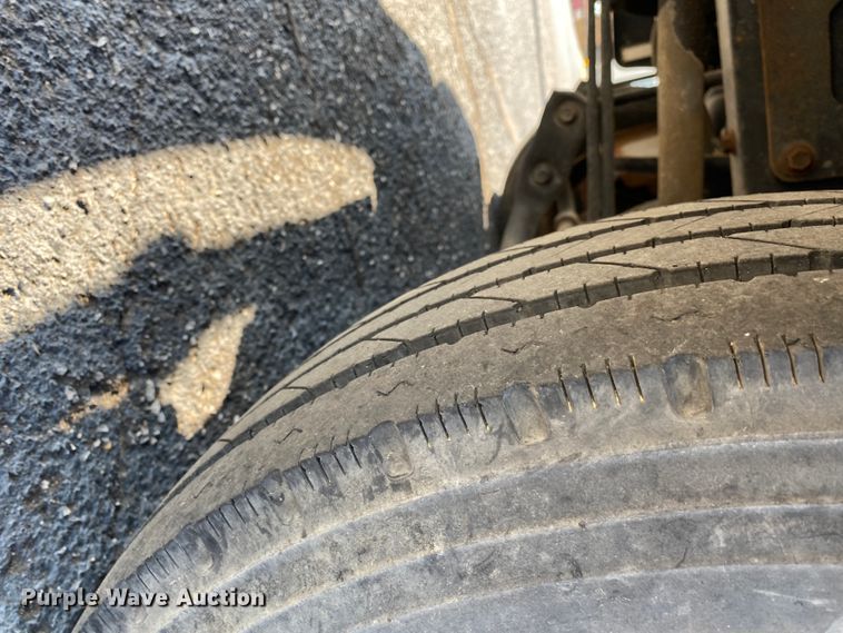 image for item JL9039 1999 Winnebago WFL34WY  RV