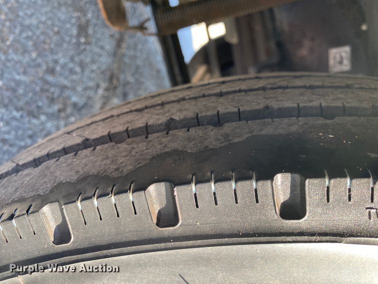 image for item JL9039 1999 Winnebago WFL34WY  RV