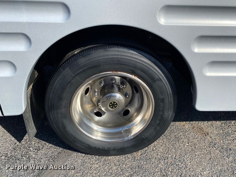 image for item JL9039 1999 Winnebago WFL34WY  RV