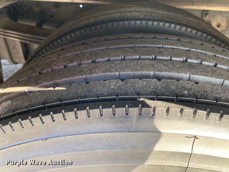 image for item JL9039 1999 Winnebago WFL34WY  RV