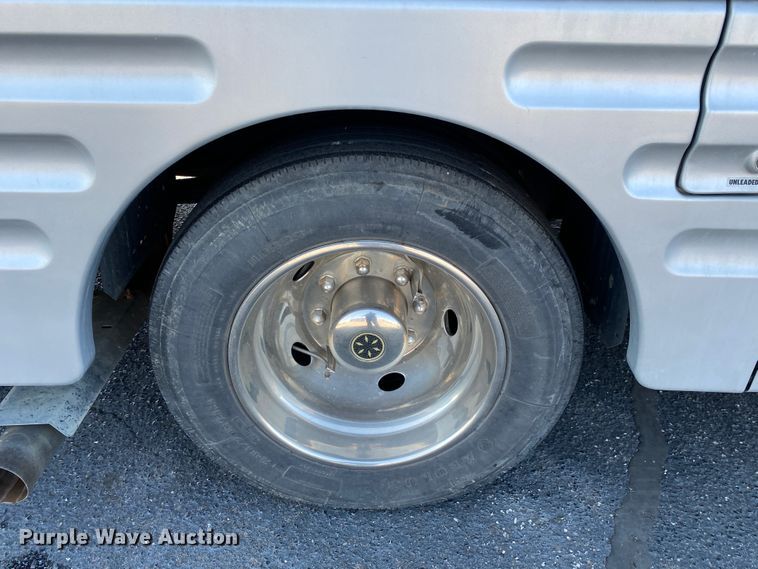 image for item JL9039 1999 Winnebago WFL34WY  RV