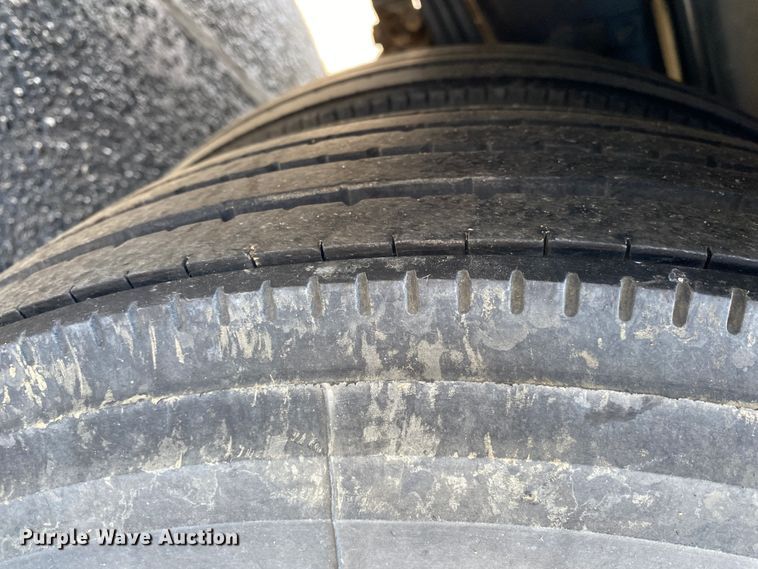 image for item JL9039 1999 Winnebago WFL34WY  RV