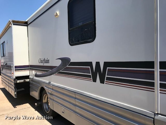 image for item JL9039 1999 Winnebago WFL34WY  RV