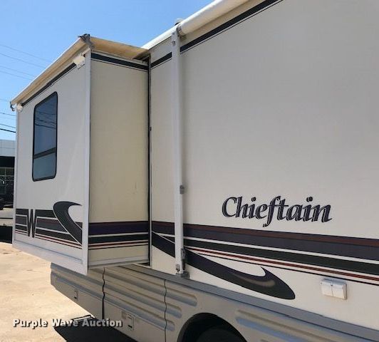 image for item JL9039 1999 Winnebago WFL34WY  RV