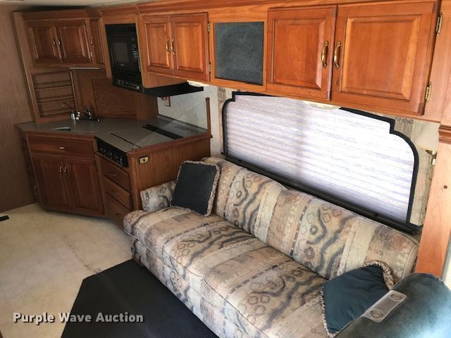 image for item JL9039 1999 Winnebago WFL34WY  RV