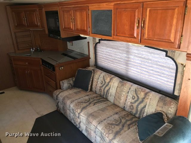 image for item JL9039 1999 Winnebago WFL34WY  RV