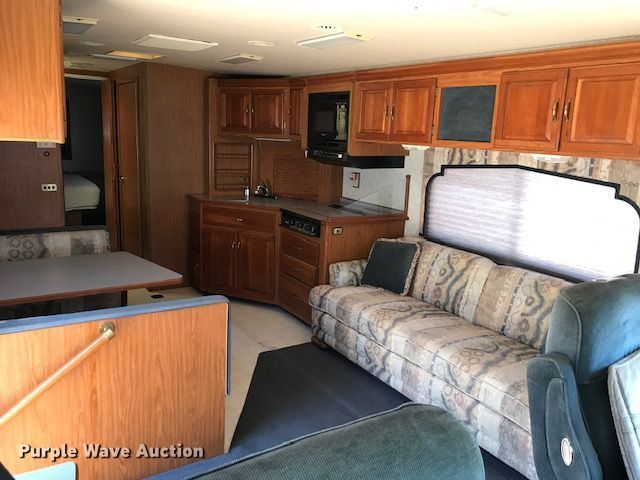 image for item JL9039 1999 Winnebago WFL34WY  RV