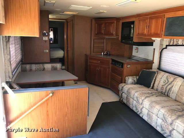 image for item JL9039 1999 Winnebago WFL34WY  RV