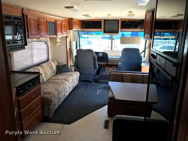 image for item JL9039 1999 Winnebago WFL34WY  RV