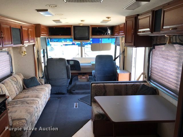 image for item JL9039 1999 Winnebago WFL34WY  RV