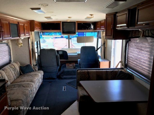 image for item JL9039 1999 Winnebago WFL34WY  RV