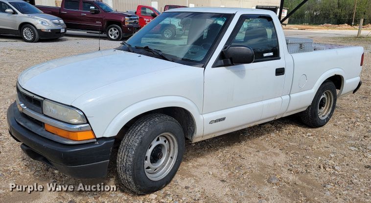 image for item JL9599 2001 Chevrolet S10  pickup truck