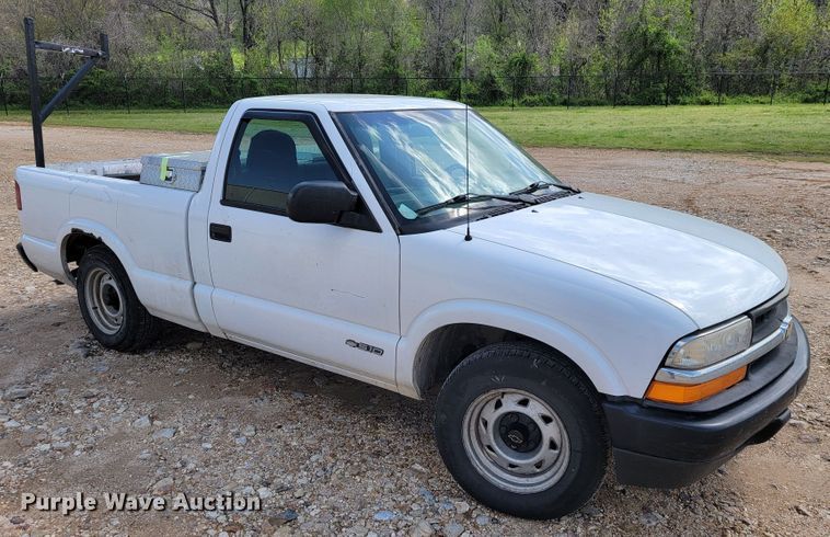 image for item JL9599 2001 Chevrolet S10  pickup truck