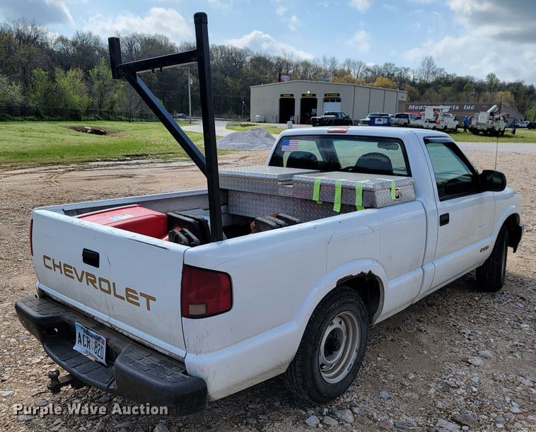 image for item JL9599 2001 Chevrolet S10  pickup truck