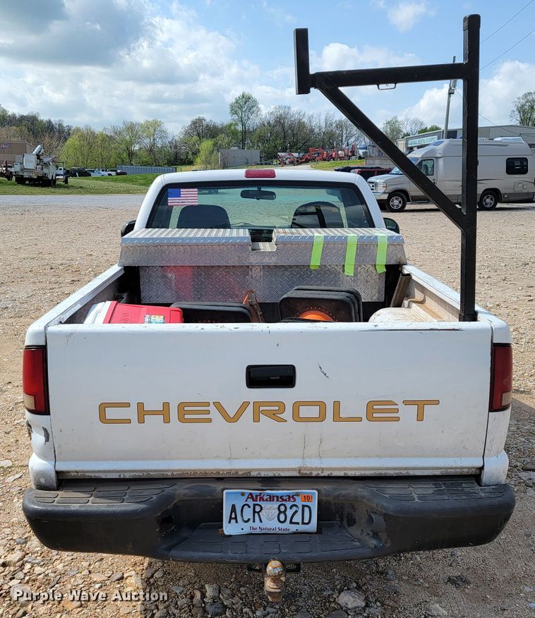 image for item JL9599 2001 Chevrolet S10  pickup truck