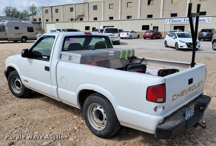 image for item JL9599 2001 Chevrolet S10  pickup truck