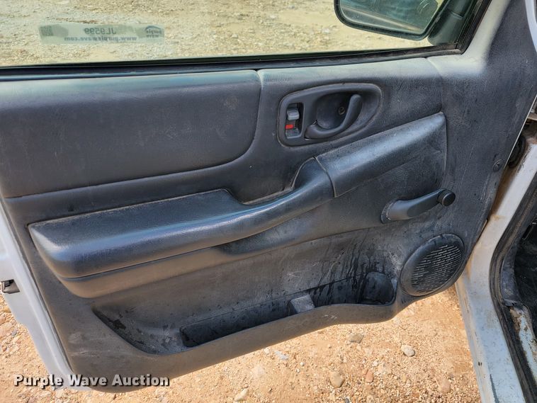 image for item JL9599 2001 Chevrolet S10  pickup truck