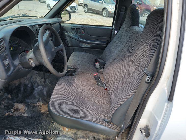 image for item JL9599 2001 Chevrolet S10  pickup truck