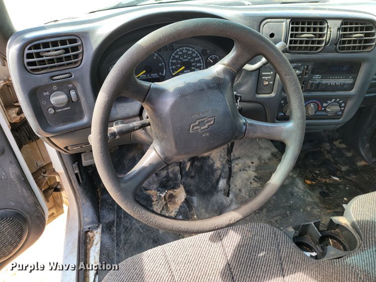 image for item JL9599 2001 Chevrolet S10  pickup truck