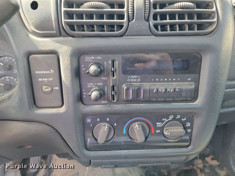 image for item JL9599 2001 Chevrolet S10  pickup truck