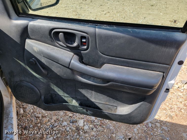 image for item JL9599 2001 Chevrolet S10  pickup truck