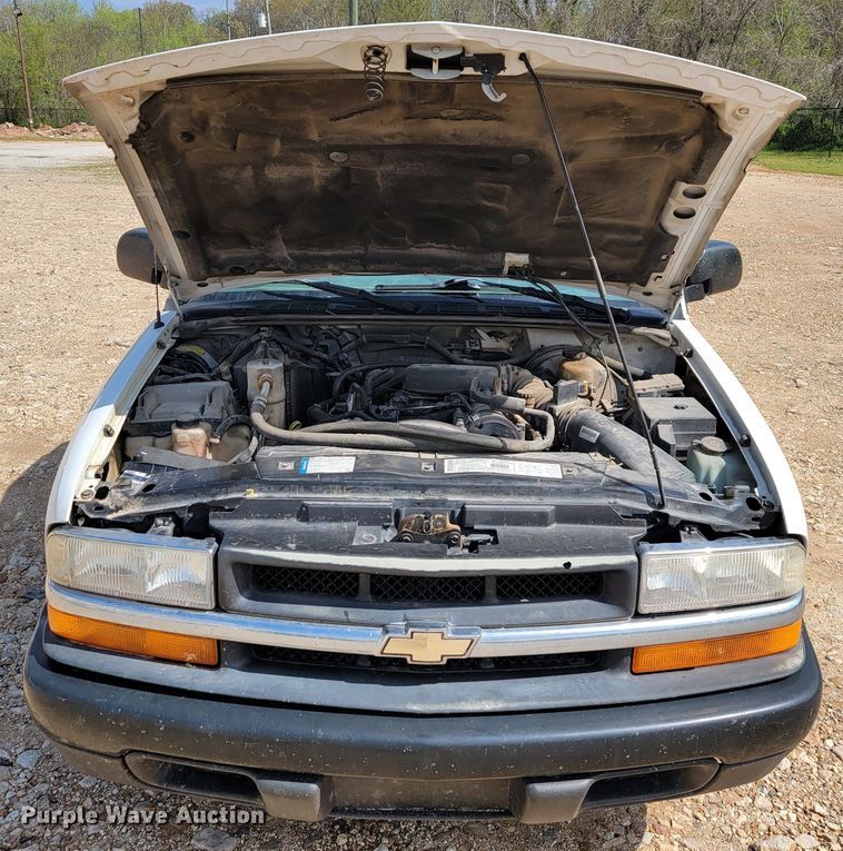 image for item JL9599 2001 Chevrolet S10  pickup truck