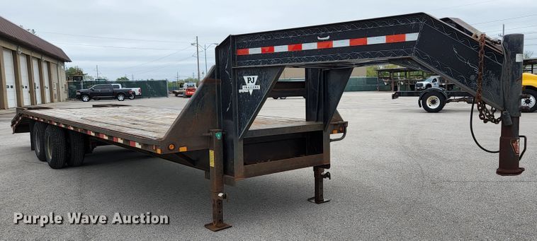 image for item JM9089 2002 PJ Trailers  equipment trailer