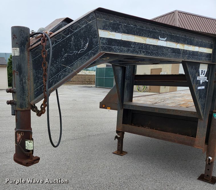 image for item JM9089 2002 PJ Trailers  equipment trailer