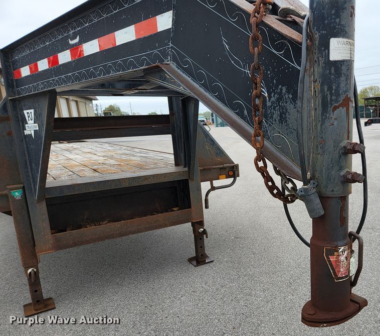 image for item JM9089 2002 PJ Trailers  equipment trailer