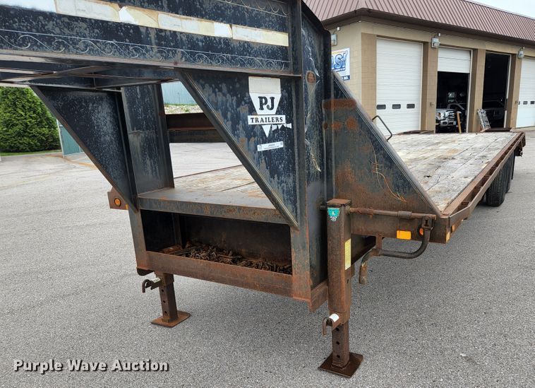 image for item JM9089 2002 PJ Trailers  equipment trailer