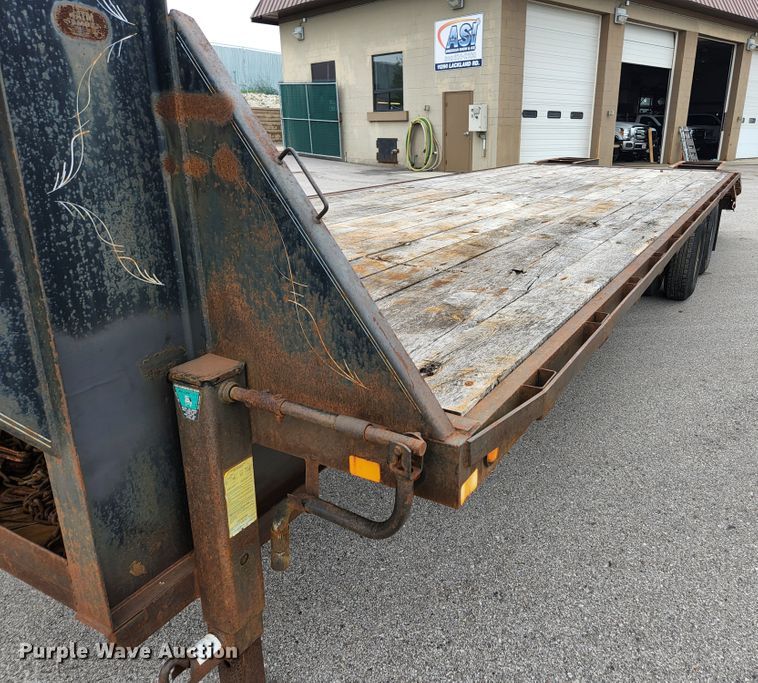 image for item JM9089 2002 PJ Trailers  equipment trailer