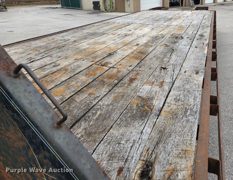 image for item JM9089 2002 PJ Trailers  equipment trailer