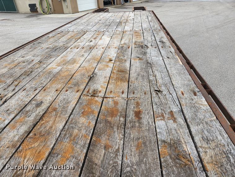 image for item JM9089 2002 PJ Trailers  equipment trailer