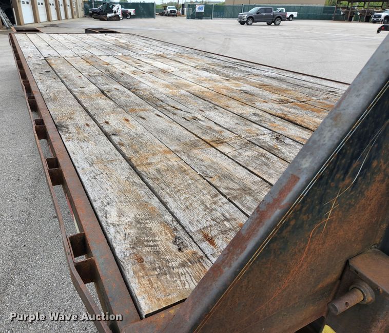 image for item JM9089 2002 PJ Trailers  equipment trailer