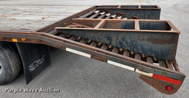 image for item JM9089 2002 PJ Trailers  equipment trailer