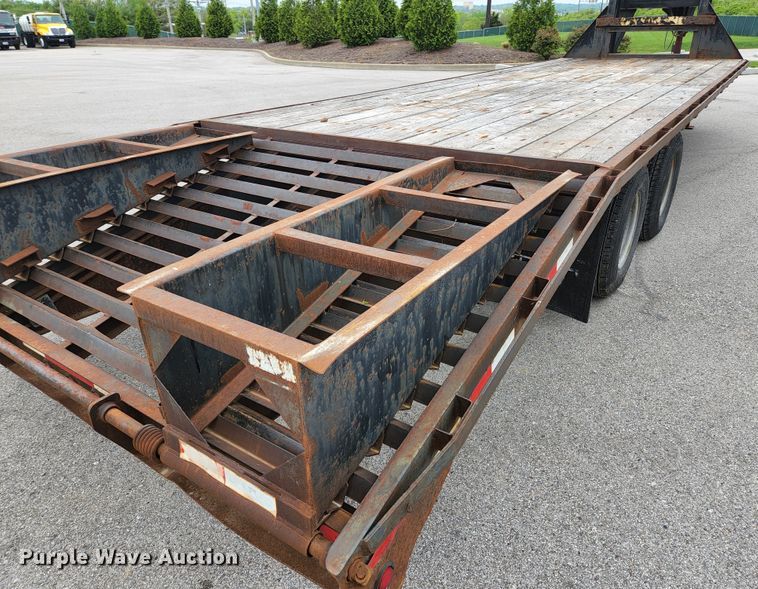image for item JM9089 2002 PJ Trailers  equipment trailer