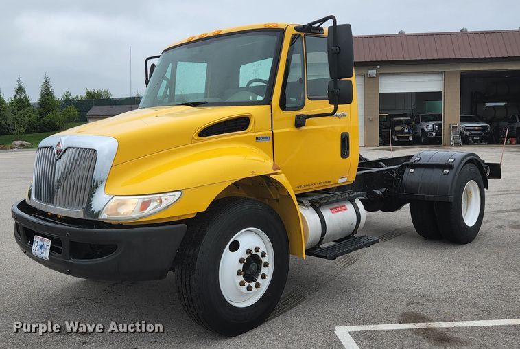 image for item JM9090 2013 International DuraStar 4300  truck cab and chassis