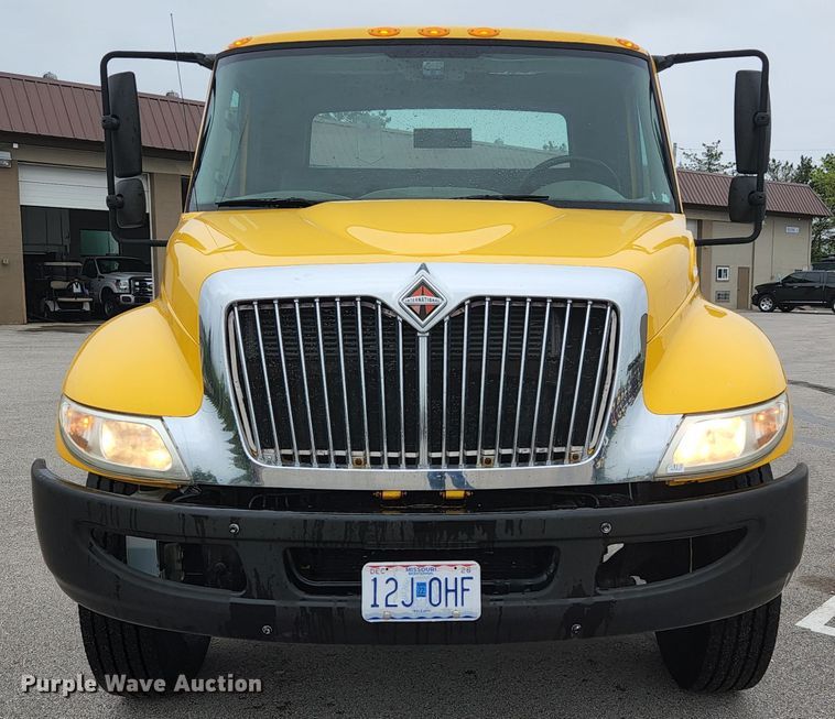 image for item JM9090 2013 International DuraStar 4300  truck cab and chassis