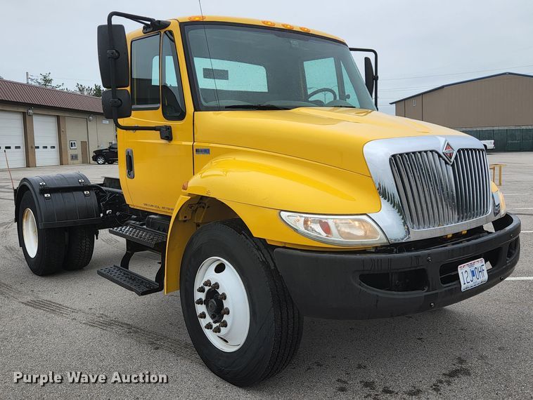 image for item JM9090 2013 International DuraStar 4300  truck cab and chassis