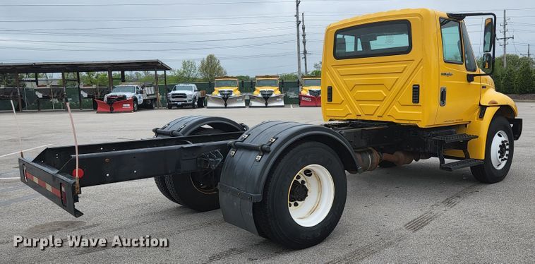 image for item JM9090 2013 International DuraStar 4300  truck cab and chassis