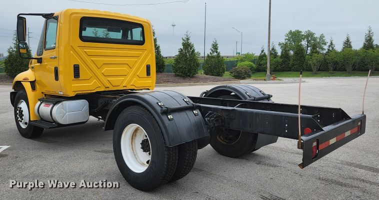 image for item JM9090 2013 International DuraStar 4300  truck cab and chassis