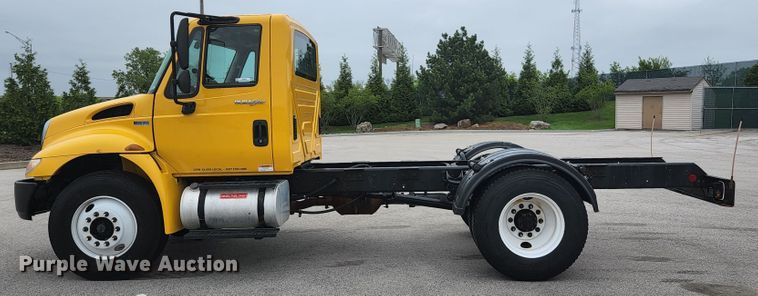 image for item JM9090 2013 International DuraStar 4300  truck cab and chassis