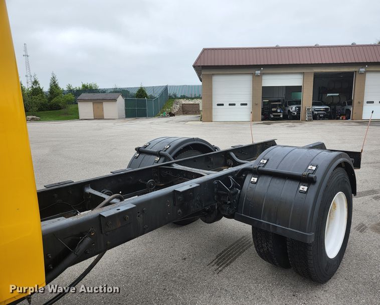 image for item JM9090 2013 International DuraStar 4300  truck cab and chassis