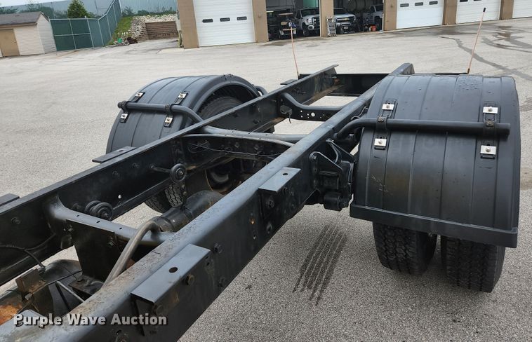 image for item JM9090 2013 International DuraStar 4300  truck cab and chassis