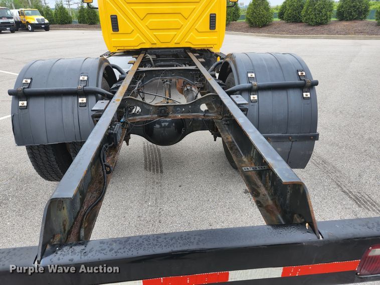 image for item JM9090 2013 International DuraStar 4300  truck cab and chassis