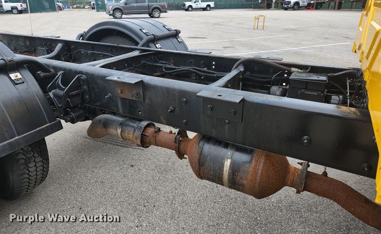 image for item JM9090 2013 International DuraStar 4300  truck cab and chassis