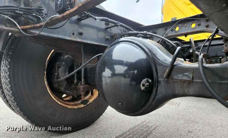 image for item JM9090 2013 International DuraStar 4300  truck cab and chassis