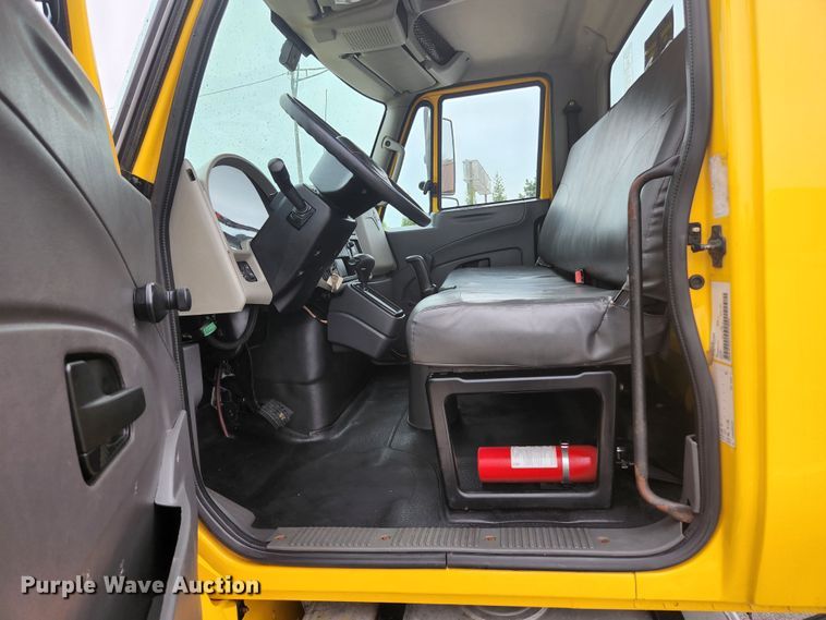 image for item JM9090 2013 International DuraStar 4300  truck cab and chassis
