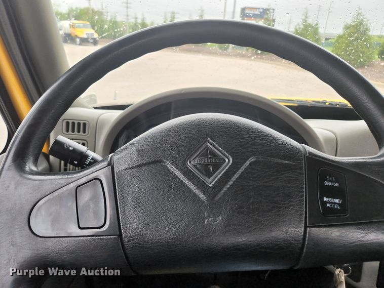 image for item JM9090 2013 International DuraStar 4300  truck cab and chassis