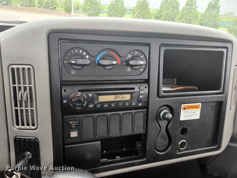 image for item JM9090 2013 International DuraStar 4300  truck cab and chassis